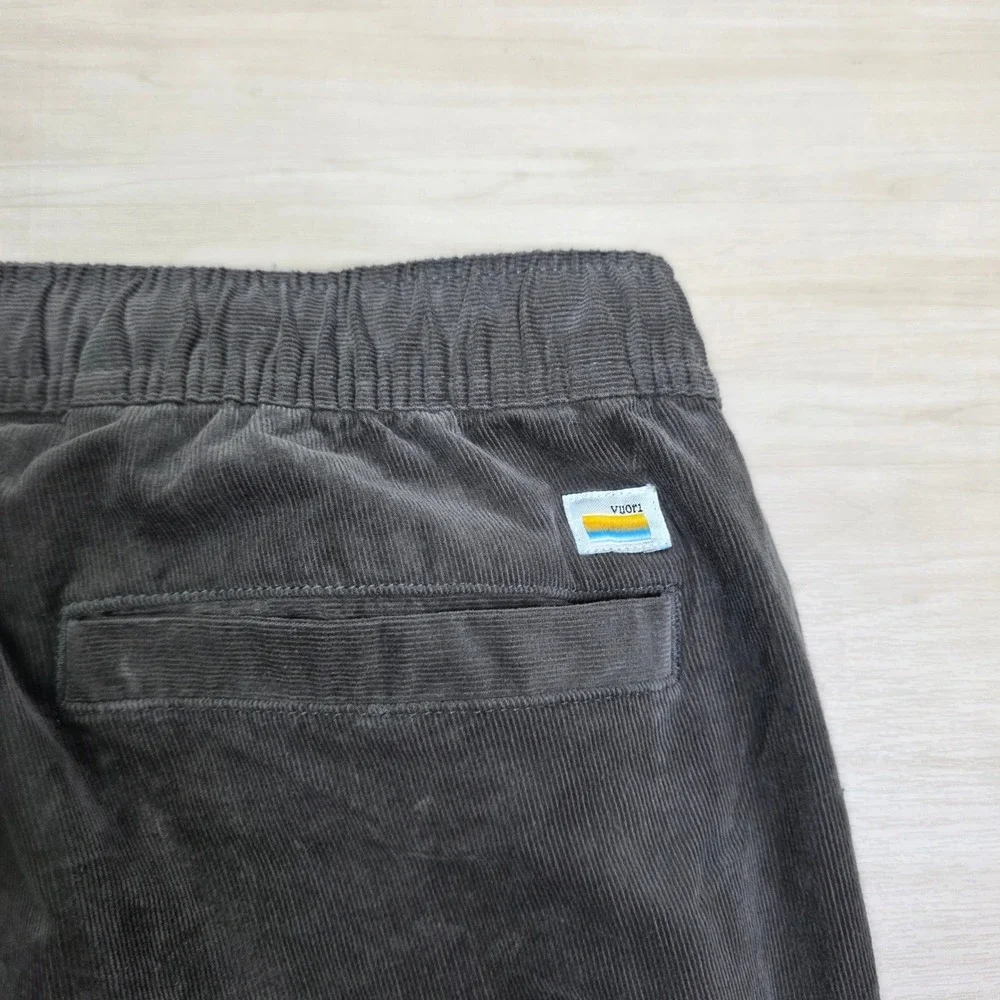 Vuori Mens Optimist Corduroy Pants Grey V440 Stretch Jogger Chino Size Medium